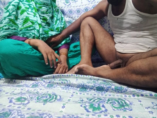 Hintli oğlan ve kız odada seks yapıyor 2521