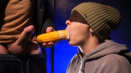 ÇOK KıZGıNıM AMA MUTLUYUM! Üvey erkek kardeşim yarak ve boşalma için ağzımı kullandı - xsanyany