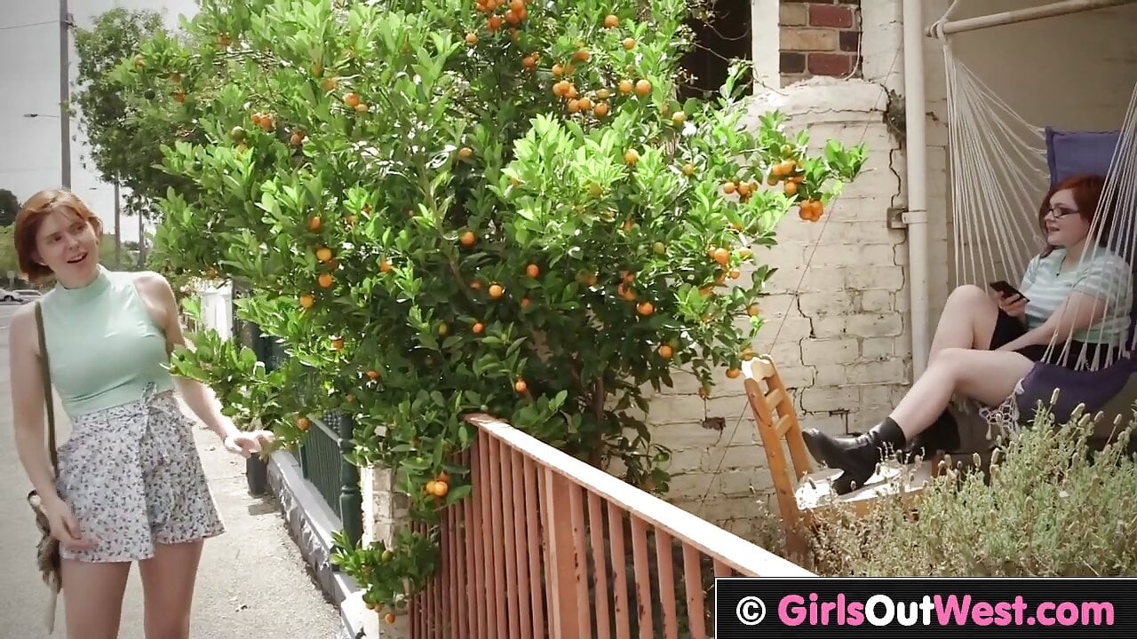 Girlsoutwest - kıllı lezbiyen kızlar açık havada sikişiyor