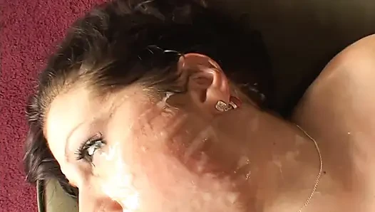 Hatun büyük boşalmayla sonuçlanırken birçok büyük yarağı emiyor