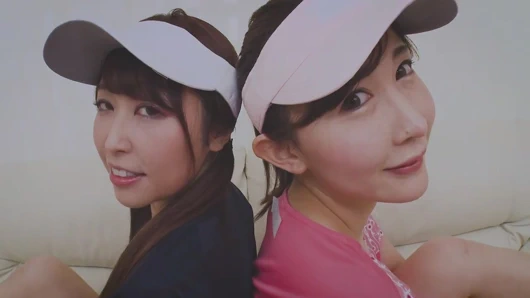 İki Japon karısı tenis oynadıktan sonra koçun evinde seks yaptı