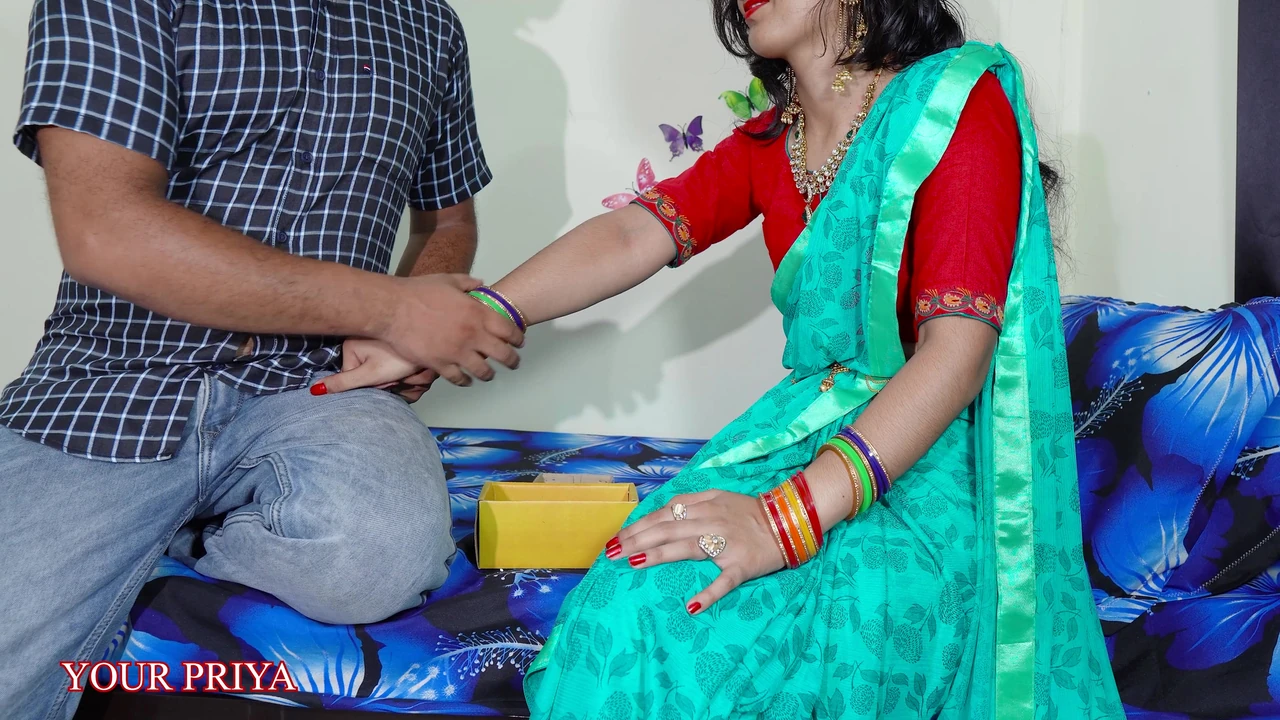 सौतेली बहन प्रिया मिला एक लंबे समय तक दर्दनाक गुदा भाड़ में जाओ के साथ महिला स्खलन पर उसकी सगाई के साथ स्पष्ट हिंदी ऑडियो