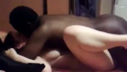 Kolej civciv becerdin tarafından iki siyah