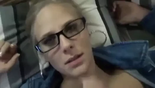 Meine Stiefschwester wichst mich