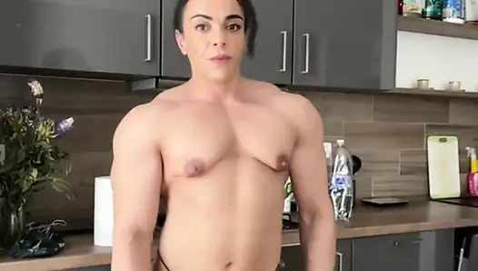 Siyah orta yaşlı seksi kadın ham kadın gücüyle sınırları yıkıyor