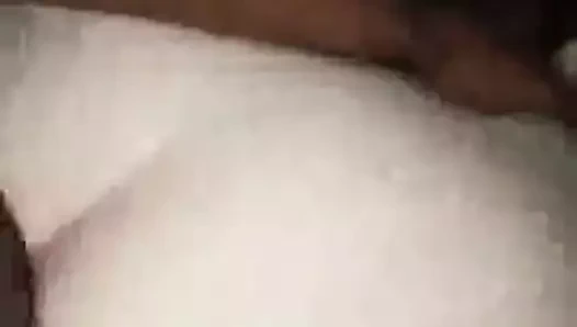 Sıcak sarışın karısının yaramaz siyah fantezi