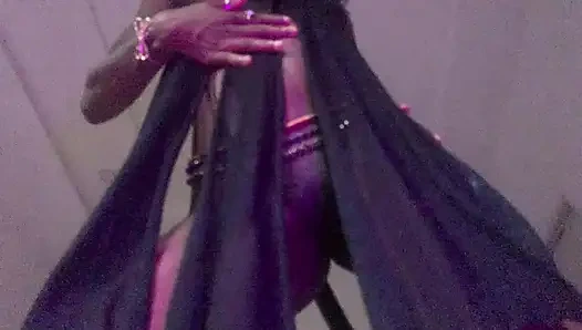 Ağır çekim zenci genç seksi dans ıslak amcık yakın çekim