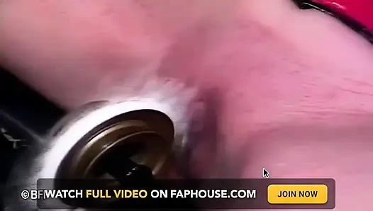 Kırmızılı kadın