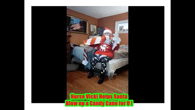 Hemşire Vicki Noel Baba için büyük şeker cany'i yalıyor!