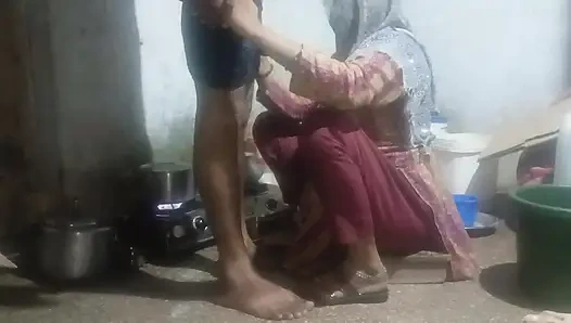 Ağzına aldı ve "Bırak" dedi.