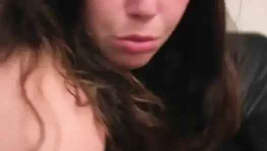 Une BBW coquine se fait fesser brutalement