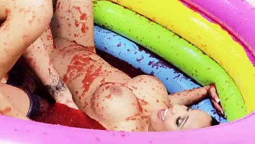 Tammie lee ve romana ryder sahte arzuyu tatmin ediyor