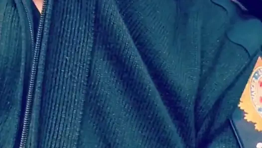 Emziren büyük meme ile genç adım anne