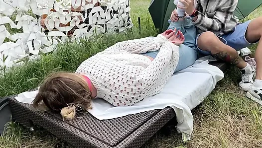 Sarışın yakalandı: ağzı tıkalı ve gıdıklandı