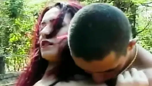 Seksi piliç iki kez edepsiz biseksüel sikişiyor