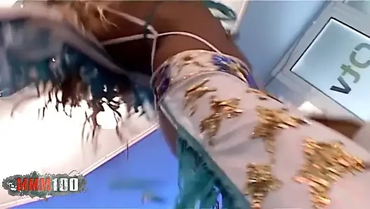 Venüs ve Terry ateşli bir sonla canlı sert bir tv yayını sunuyor
