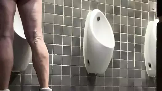 umumi tuvalette çıplak