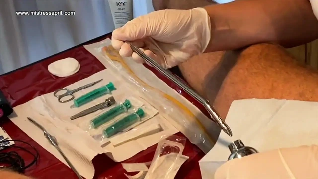 Dominatrix sahibe April - üretra bloğu