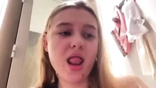 Jucielussie teasing u in the locker room
