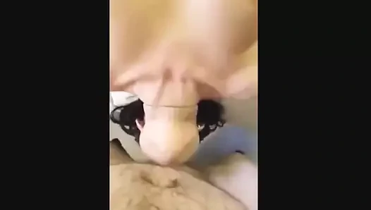 Busty milf sikikleri büyük çük üzerinde anneler günü döküm oral seks