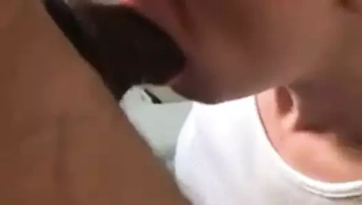 Sakso sürtük büyük zenci yarağını seviyor