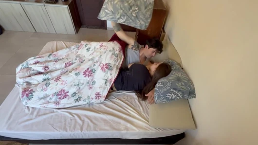 Gerçek çift romantik ve ateşli seks yapıyor