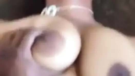 Okulda ve koca işindeyken onu beceriyor