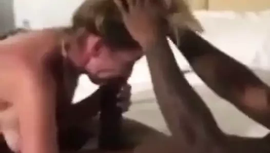 Sıcak sarışın cuckolding milf ile güzel memeler paylaşılan ile bbc