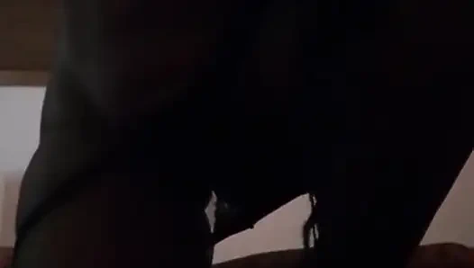 Genç üniversiteli kız kamera önünde mastürbasyonun tadını çıkarıyor