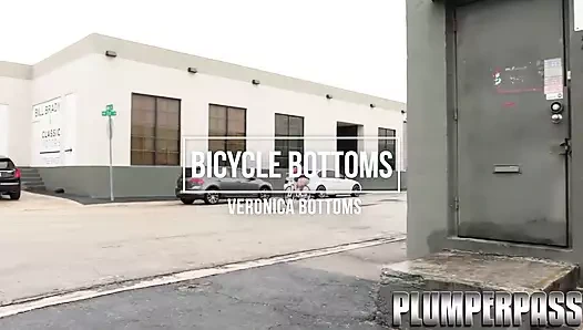 Bisikletli iri güzel kadın çifte sikiliyor ve 2 büyük yarakla sikiliyor