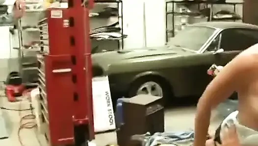 Landyke garajda kess'i sert ve hızlı sikiyor