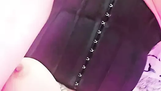 Missy Roulette'in amında sikiş makinesi ve gür oyuncak