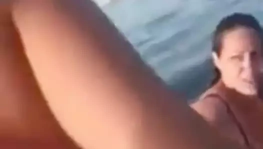 Sexy Arabische Frauen entbloessen sich aufem Weg nach Europa