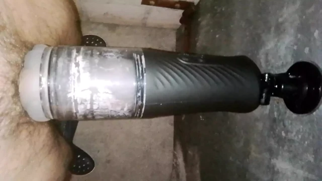 Sakso makinesi oyuncağını sikiyor