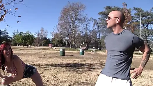 Büyük memeli kızıl saçlı lauren phillips fitness hocasına ıslak sakso çekiyor