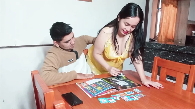 Üvey annem bana yarağımı amına soksam albüm için çıkartma alacağını söyledi.