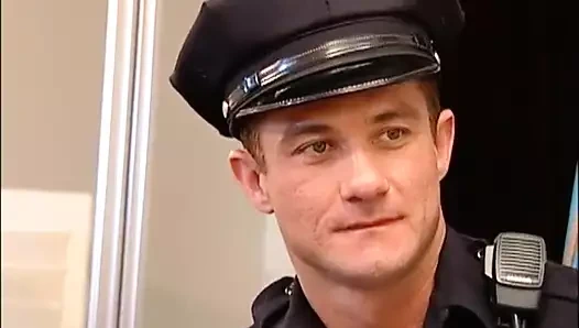 Polis kulübesi 2 çizgiyi geçiyor