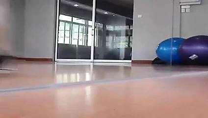 Seksi bacaklar ve topuklu ayakkabılar