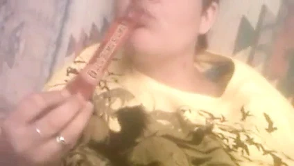 Solo kız Mastürbasyon ve yeme boşalmak