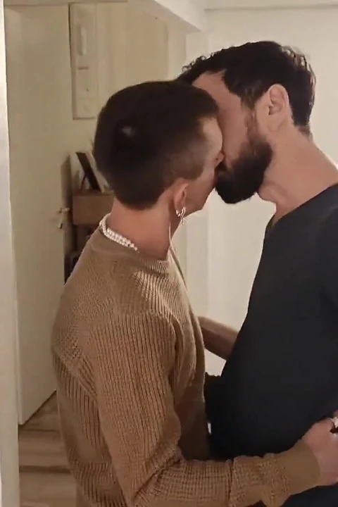 Xxl İtalyan penisi delikte