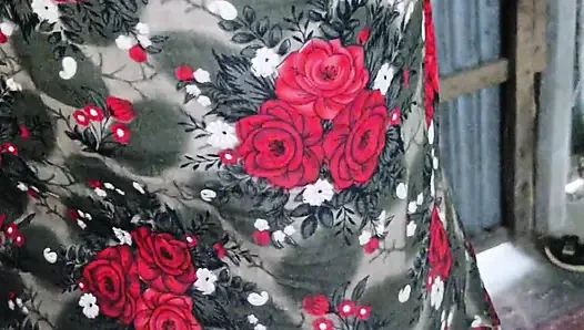 Evli kadının banyo yaparken giyinme sahnesi