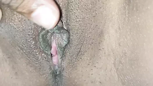 Pembe amcık yakın çekim ve kız arkadaşımın derin amcığı soğukta sikişiyor