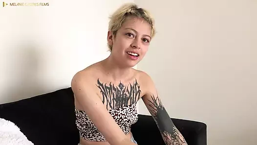 Kıyafetlerini değiştirirken üvey kuzenimi gözetliyorum - İspanyolca porno