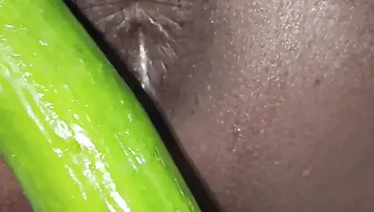 Pati ne mere chut me kheera dalakar chut ko fadkar diya