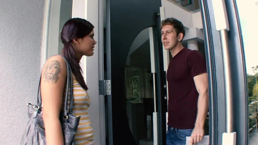 Alex Taylor sert boşalıyor ve bunda zevkle inliyor xxx sikiş