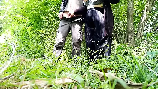 Ben onu açık havada çaresizce sağırken damat meme uçlarımı azdırıyor