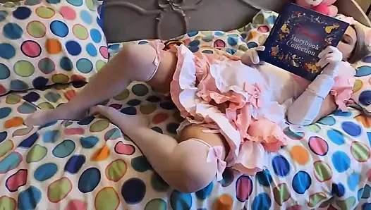 Cosplay genç kız yaşlı adam tarafından sikiliyor ve onu seksle ödüllendiriyor