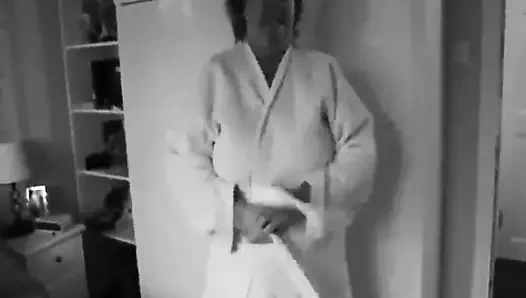 Cardiff'ten Sue, gerçekten şişman kıçını gösteriyor