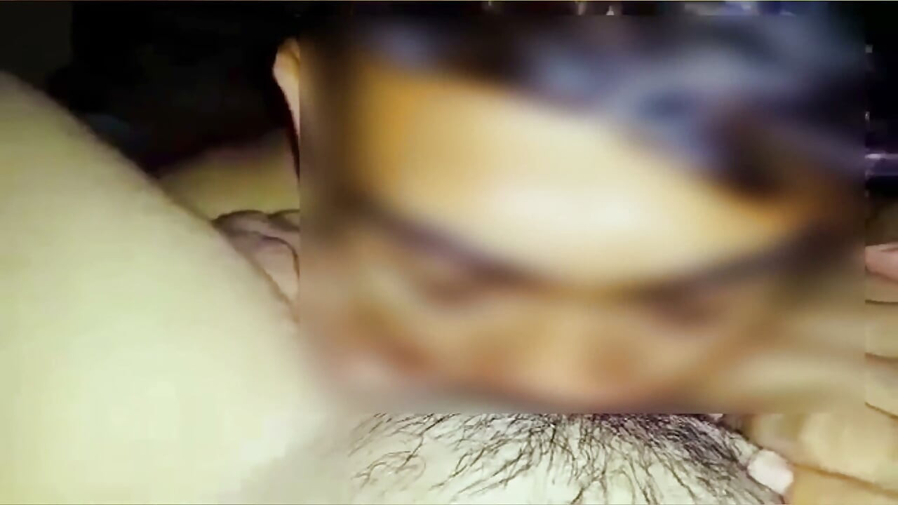 Hintli kız yakışıklı erkek arkadaşıyla ilk kez seks yapıyor