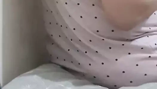 Koca karısının yatak odasında Romen hizmetçi sikikleri